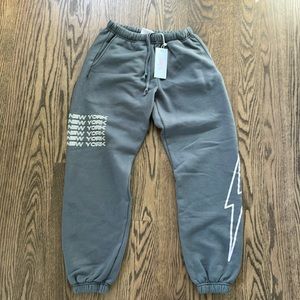 These starfit sweatpants are soft and grey in size small
